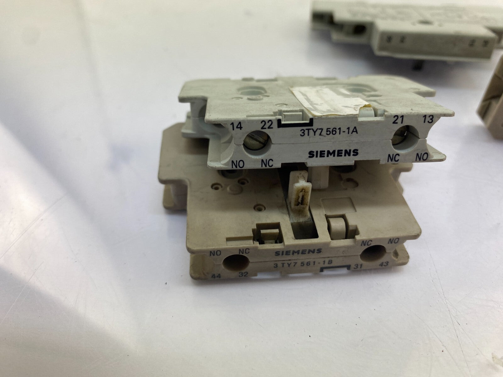 POSTEN..SIEMENS 3VE9 301-1AA00+ 3TY7 561-1A