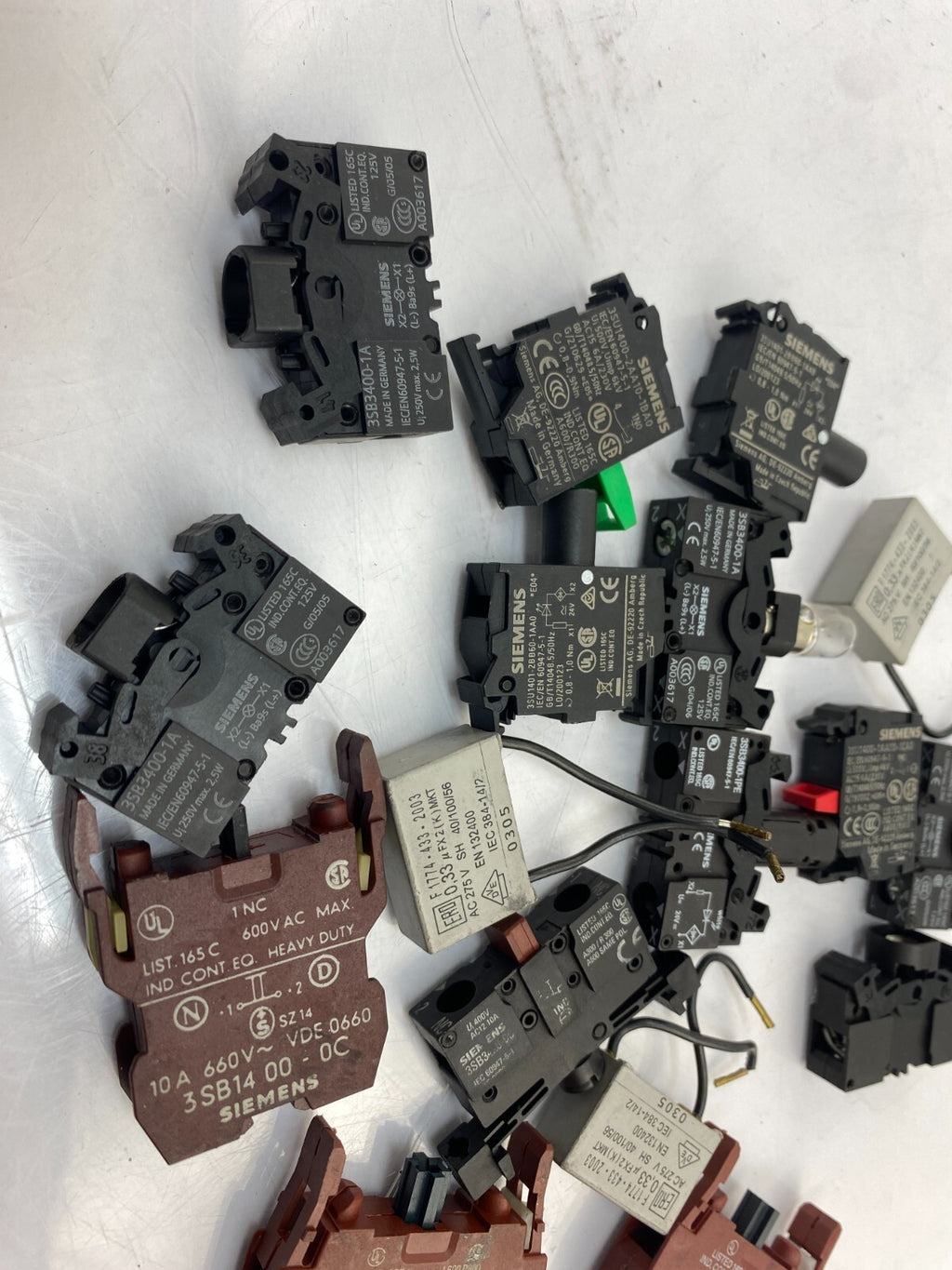 POSTEN..SIEMENS 3SU1401-2BB60-1AA0+ 3SB1400-0C+....