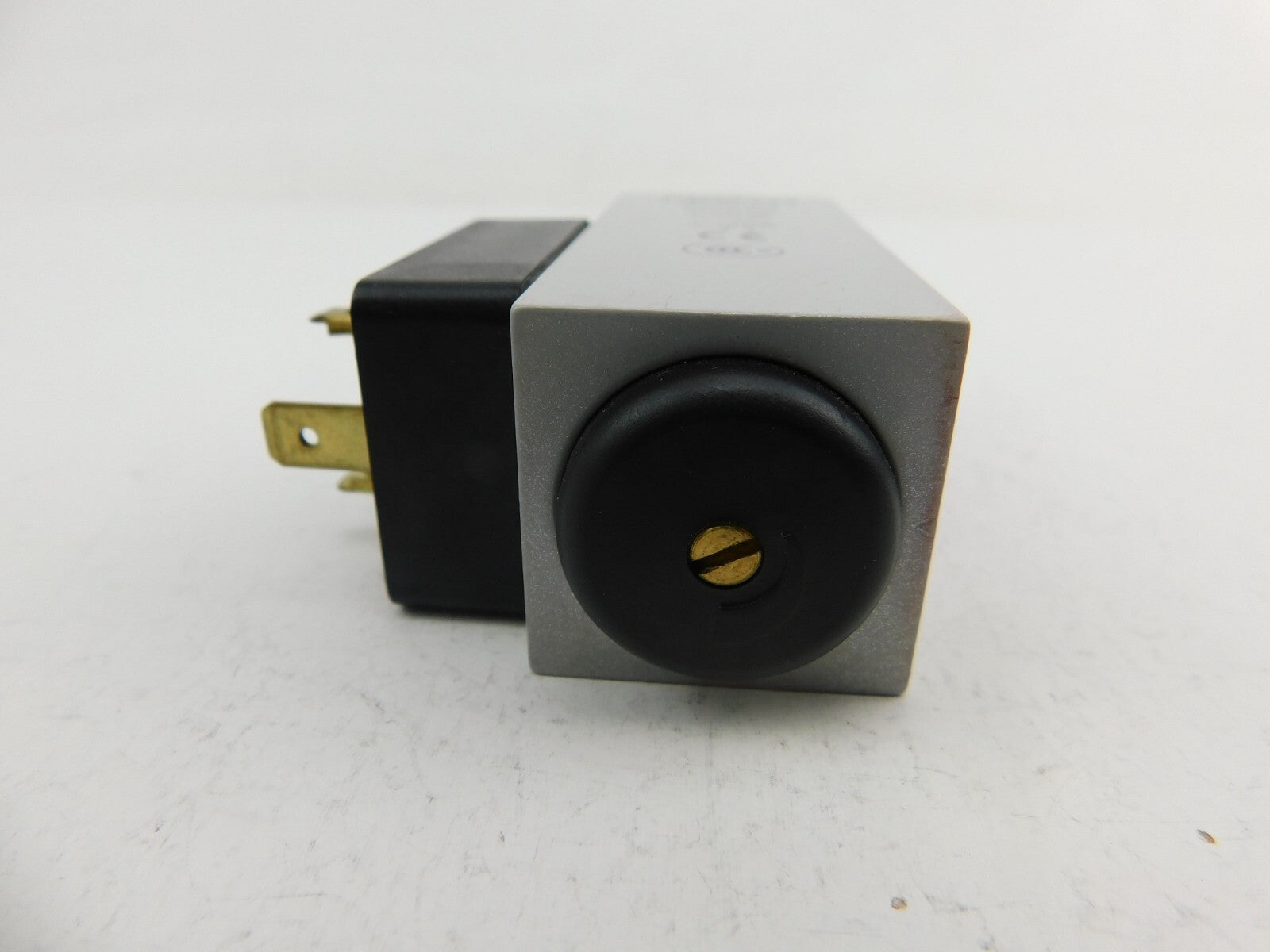 FESTO PEV-1/4-B-0D 175250 C943