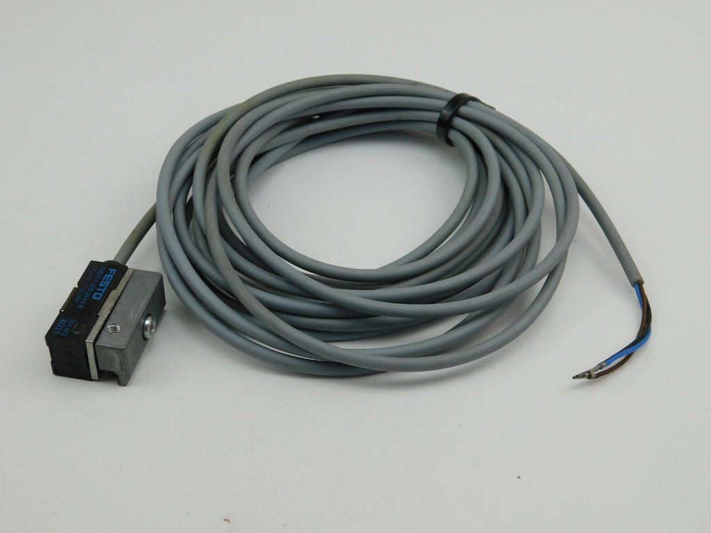 FESTO Näherungsschalter  SMEO-1-LED-24-K5 B 12..27V=/1A/27W  151672 Ca.4 Meter