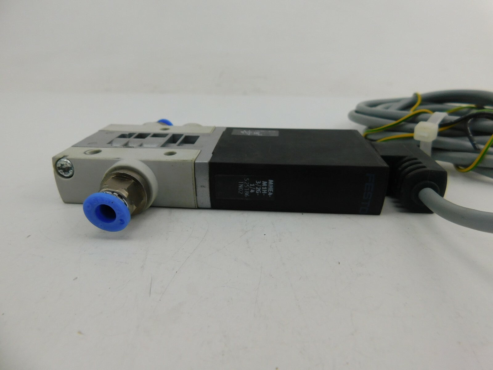 FESTO 151688 KMEB-1-24-2.5LED T913 FESTO MHE4-M1H-3/2G 1/4 525186 TN02