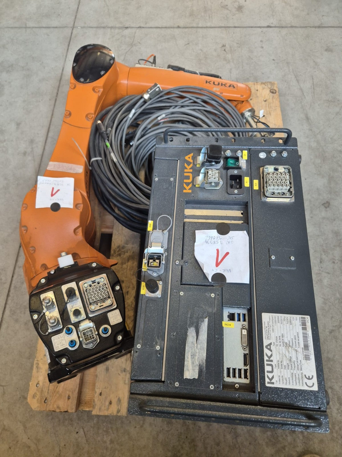 KUKA Roboter Komplett KR 10 R1100 sixx  VKR C4 compact Bedienpanel 00-216-801