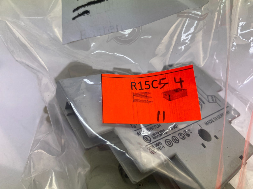 POSTEN..SIEMENS 3VE9 301-1AA00+ 3TY7 561-1A