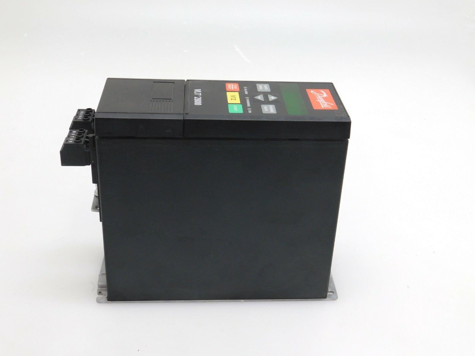 DANFOSS VLT2807PS2B20STR1DBF00A00 195N0027 1,7 KVA