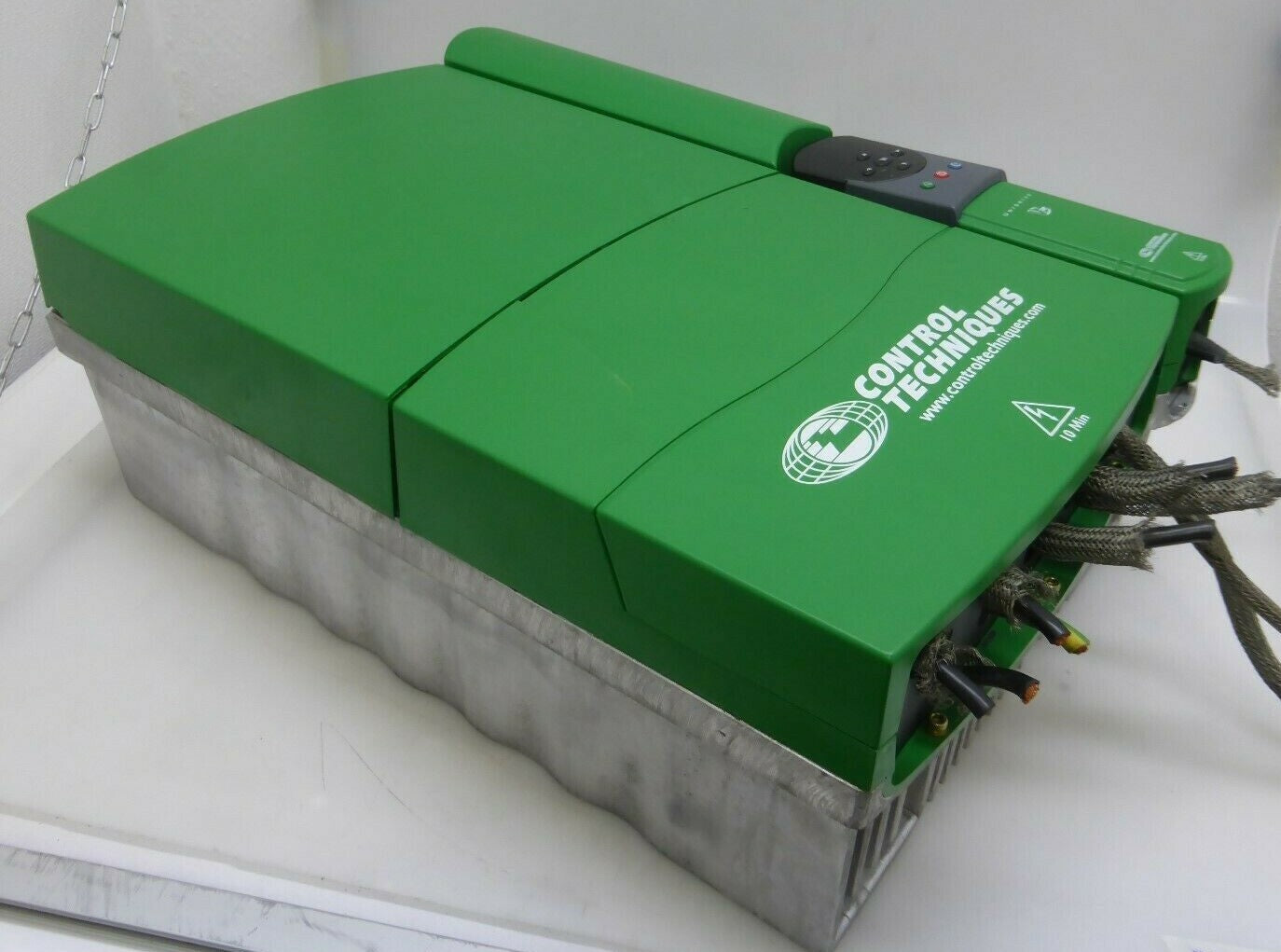 Control techniques UNI4402  55 kW (Gehäuse an mehreren Stellen defekt)