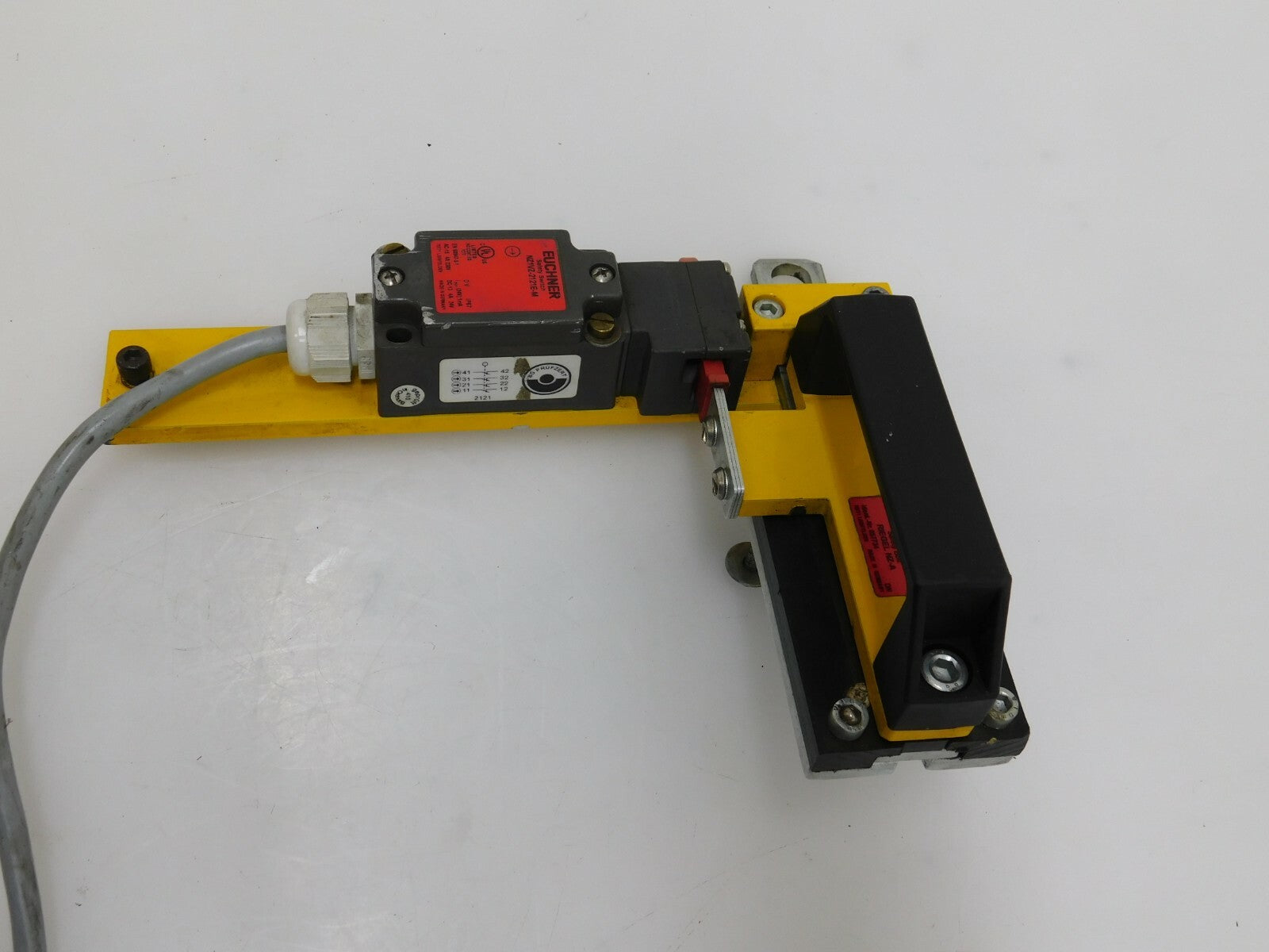 EUCHNER Safety Switch NZ1VZ-2121E-M  RIEGEL NZ_A ca.10 Meter
