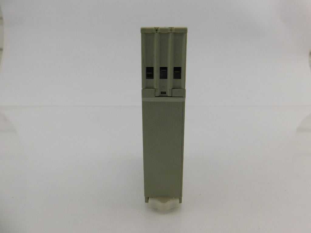 FINDER 8701 0240  AC 24 240 VAC DC 24 48VDC 0,05s 60h P11