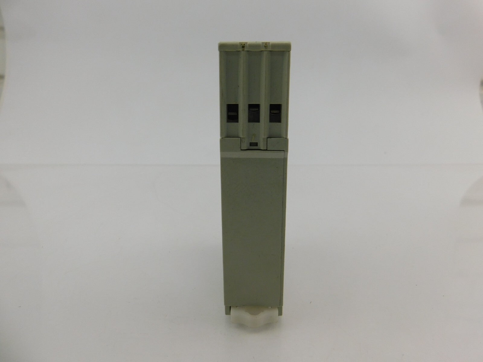 FINDER 8701 0240  AC 24 240 VAC DC 24 48VDC 0,05s 60h P11