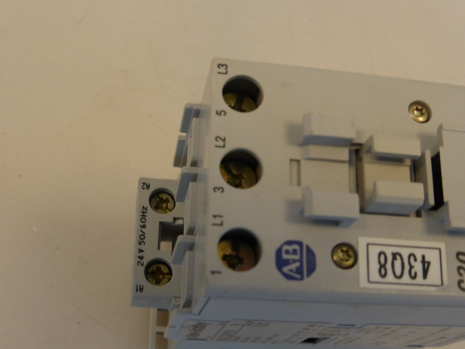 Allen Bradley 100-C30*00 B