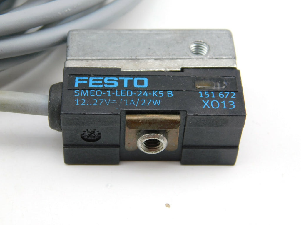 FESTO Näherungsschalter  SMEO-1-LED-24-K5 B 12..27V=/1A/27W  151672 Ca.4 Meter