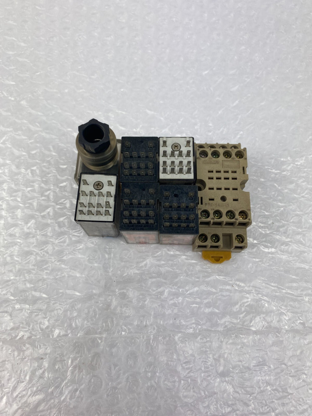 POSTEN...OMRON PYF-14A-N+MY4IN +FINDER 55.34.9.024.0040+...