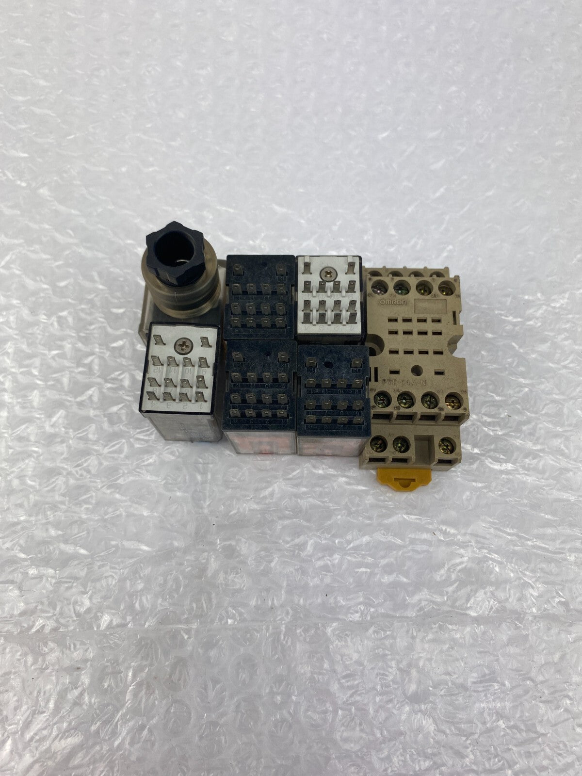 POSTEN...OMRON PYF-14A-N+MY4IN +FINDER 55.34.9.024.0040+...
