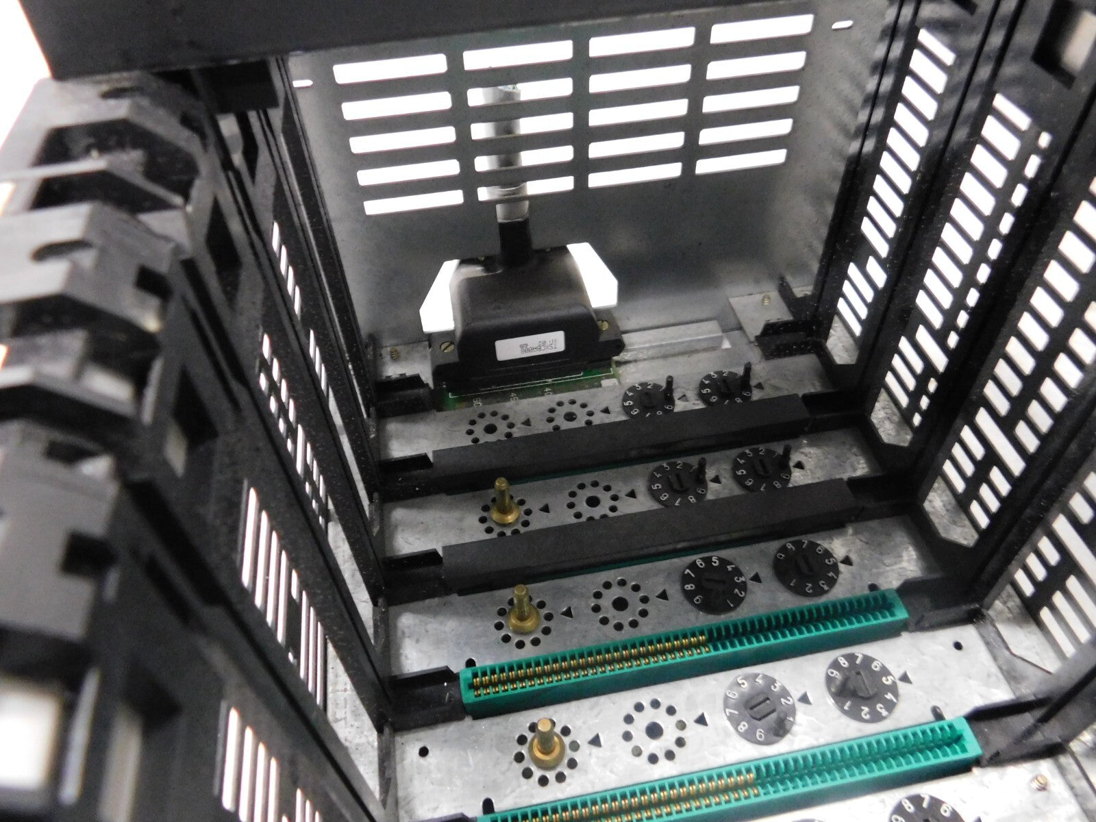 Aeg Schneider Automation TSXRKS8 STD RACK 8 POS SIMPL BUS