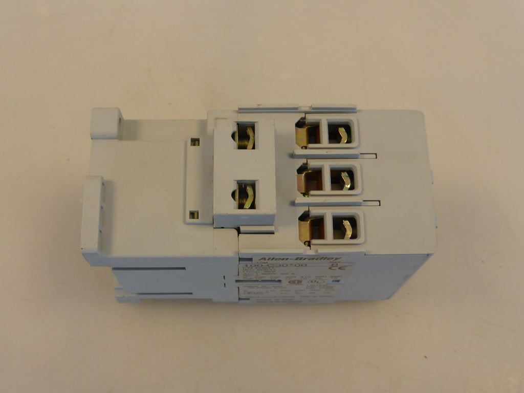 Allen Bradley 100-C30*00 B