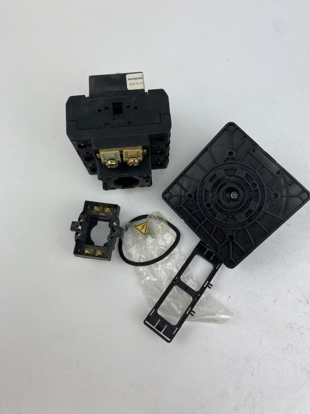 SIEMENS 3LD15 04-OTB51 63A/AC 690V
