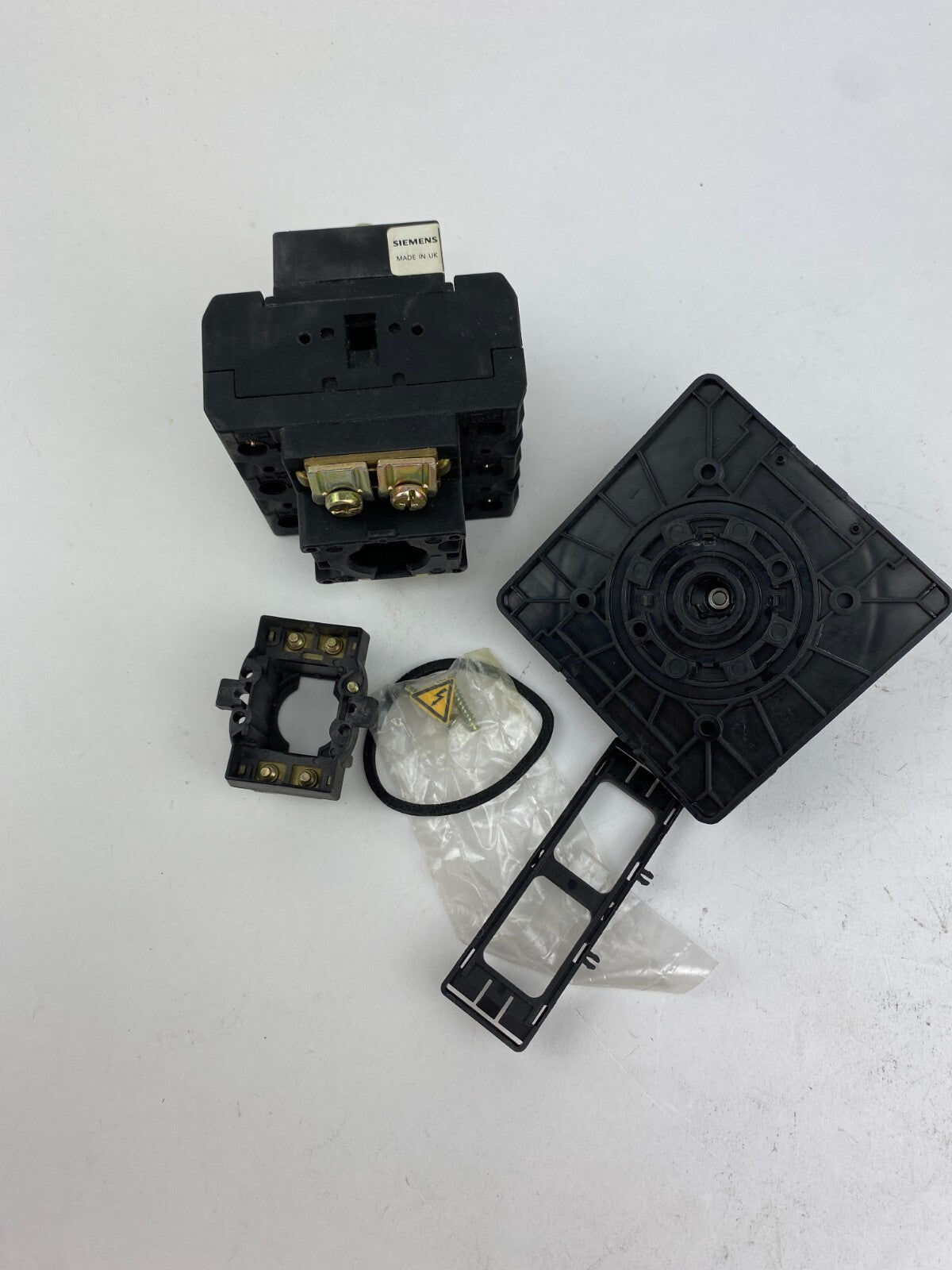 SIEMENS 3LD15 04-OTB51 63A/AC 690V