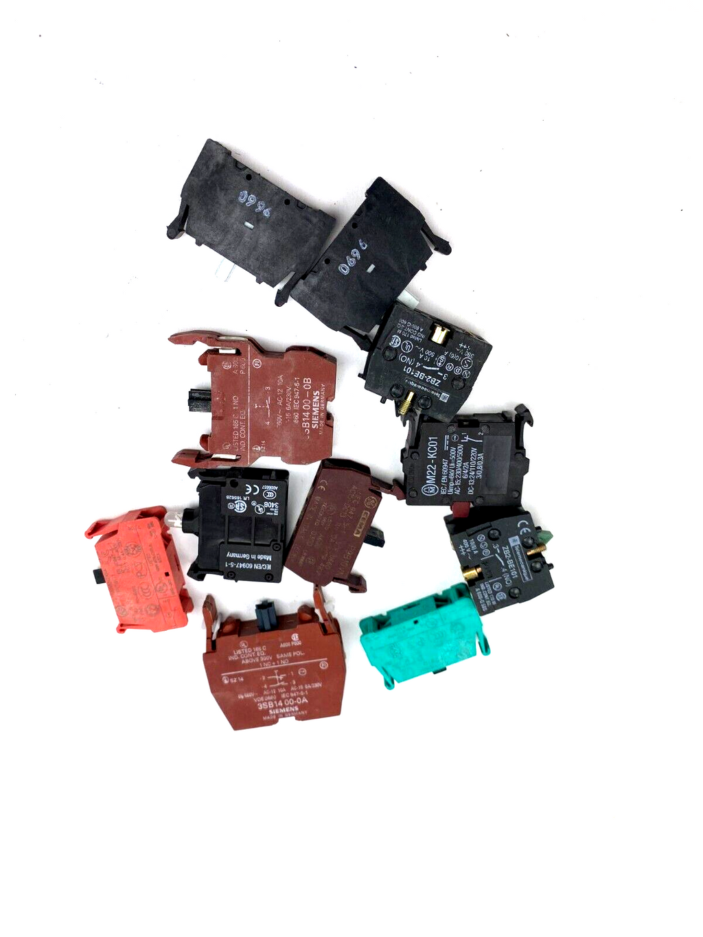 POSTEN ..SIEMENS 3SB14 00-0A+Telemecanique ZB2-BE101+MOELLER M22-KC01+...