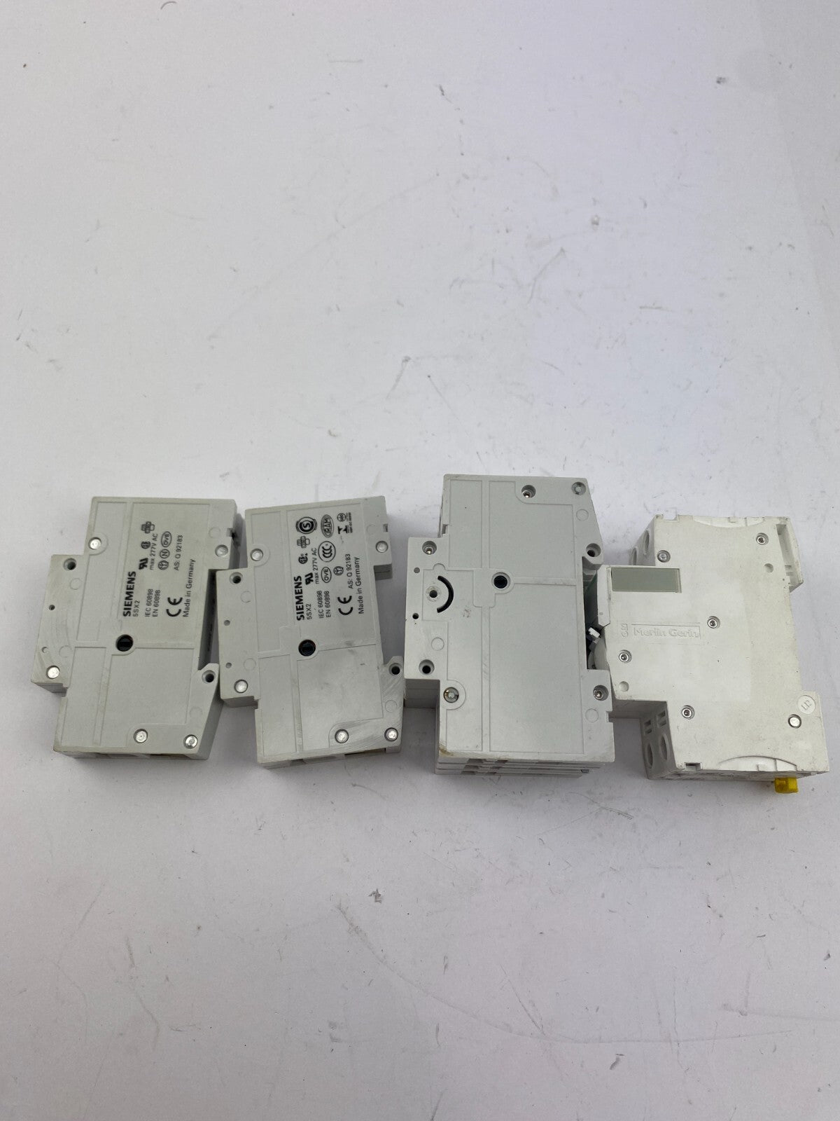 POSTEN..SIEMENS 5SX43 C10+5SX21 C4+5SX21C6+Schneider Electric iC60N B 6A B6