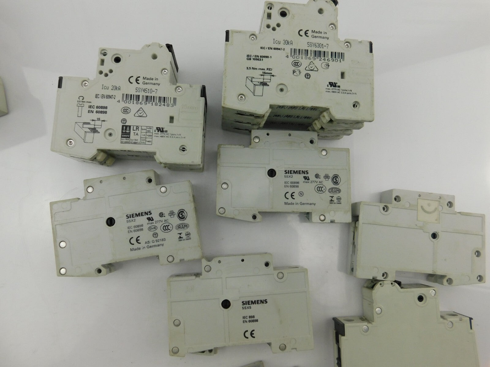 SIEMENS 5SJ63 MCB C63+ 5SX21 C1+ 5SY45 MCB C10 ...... zusammen