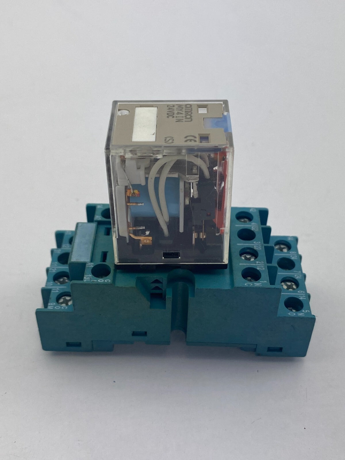 OMRON MY4IN 24VDC + finder TYPE 94.74