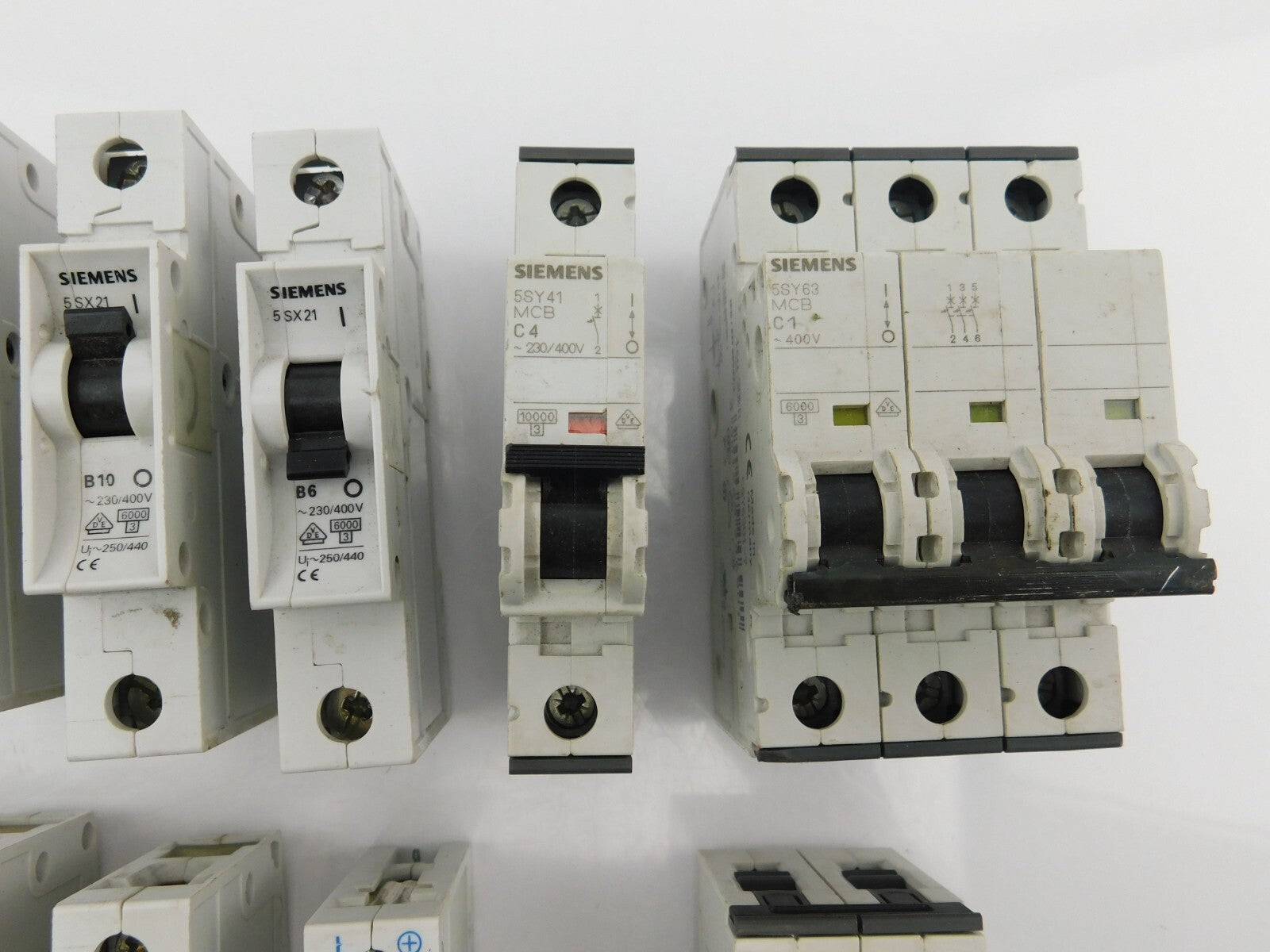 SIEMENS 5SJ63 MCB C63+ 5SX21 C1+ 5SY45 MCB C10 ...... zusammen