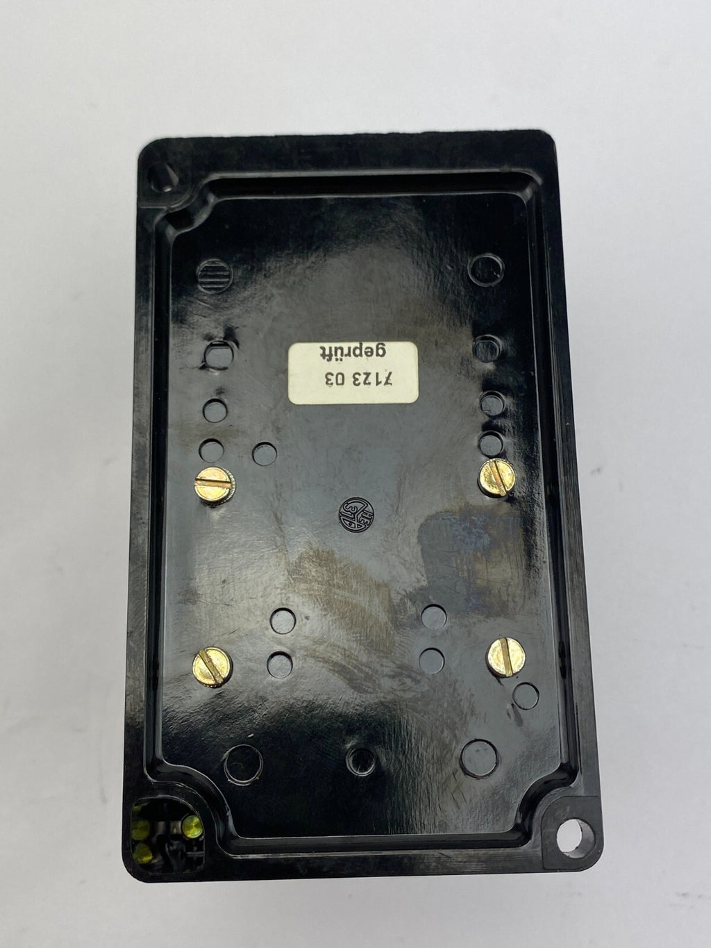 E.DOLD F2u830T 220V 50/60~ 6A 220V