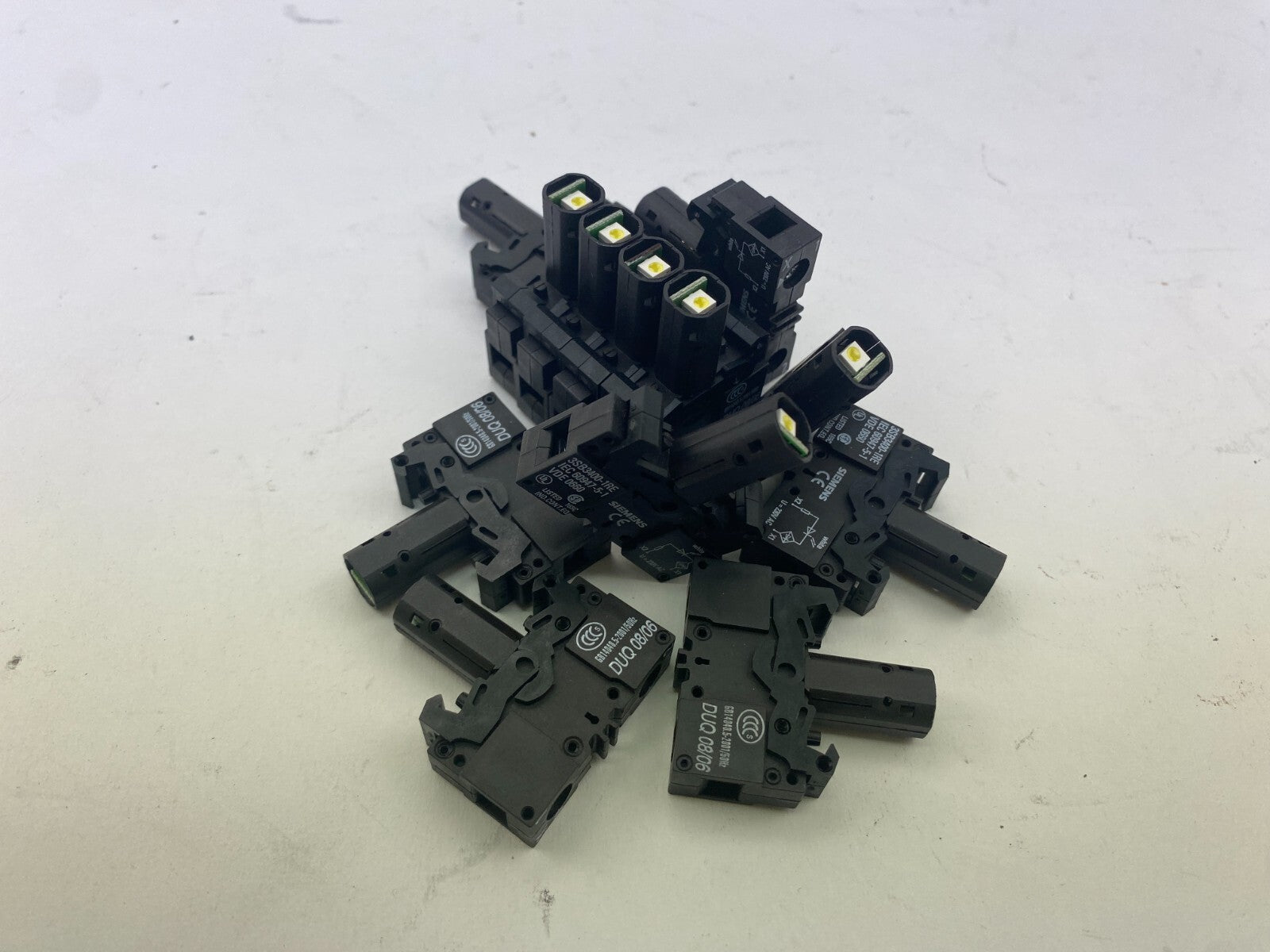 SIEMENS 3SB3 400-1RE **12 Stück**