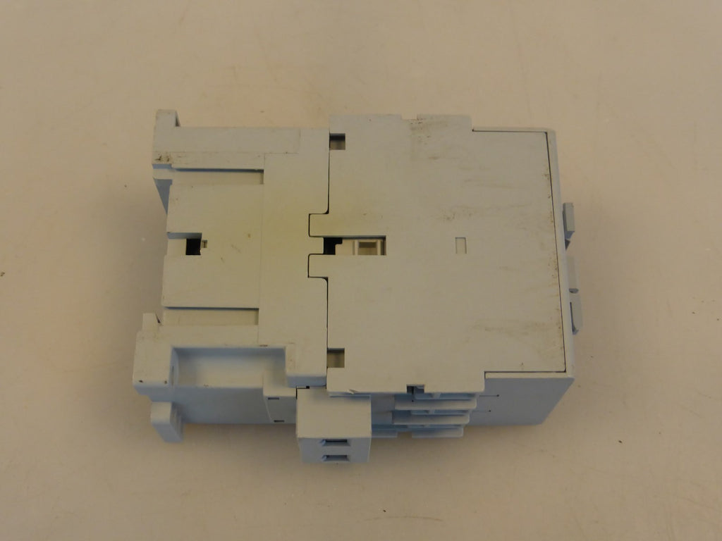 Allen Bradley 100-C30*00 B