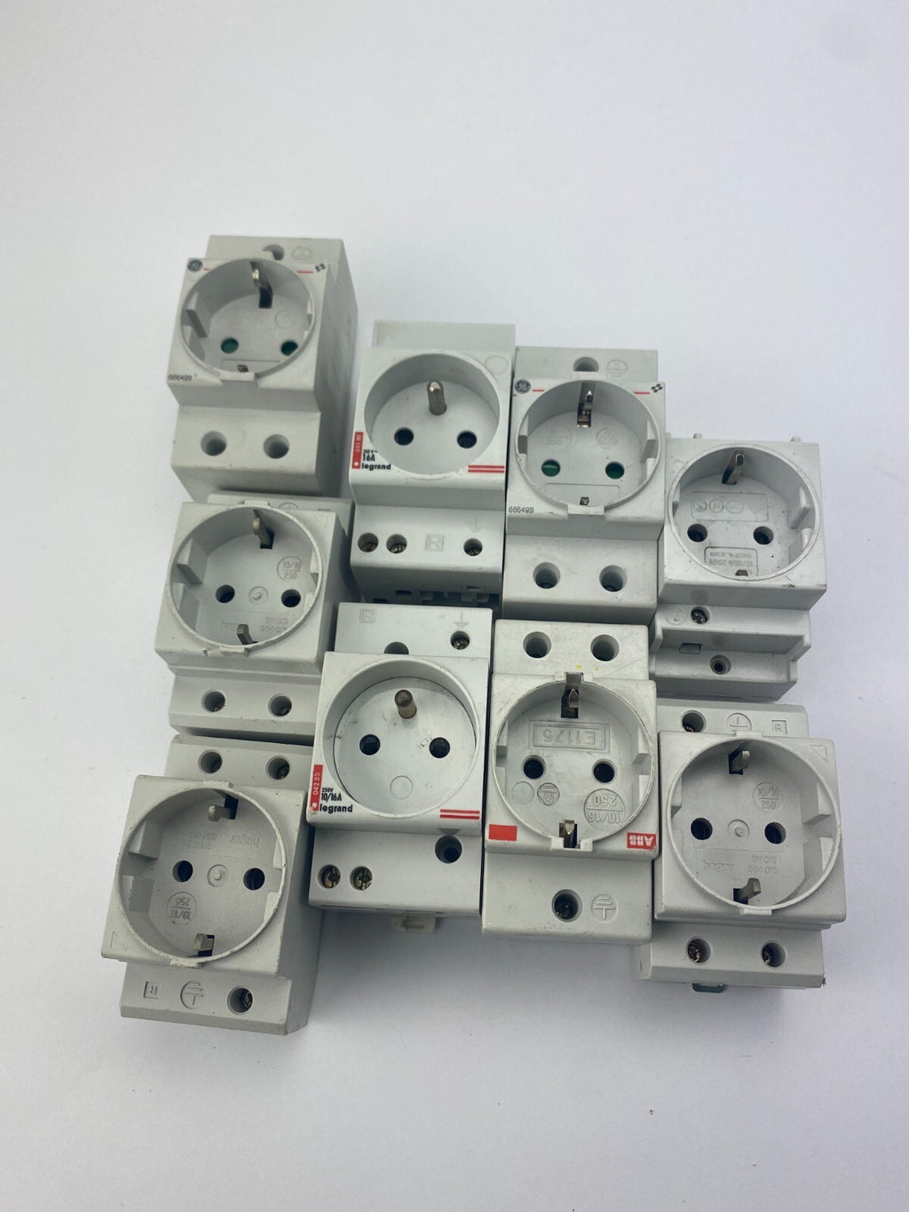POSTEN..ABB E1175 250V+legrand 04280 250  10/16A