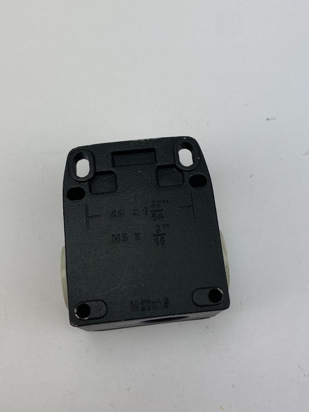SIEMENS 3SE2 100-0A 500V AC15 230V 6A 6kV