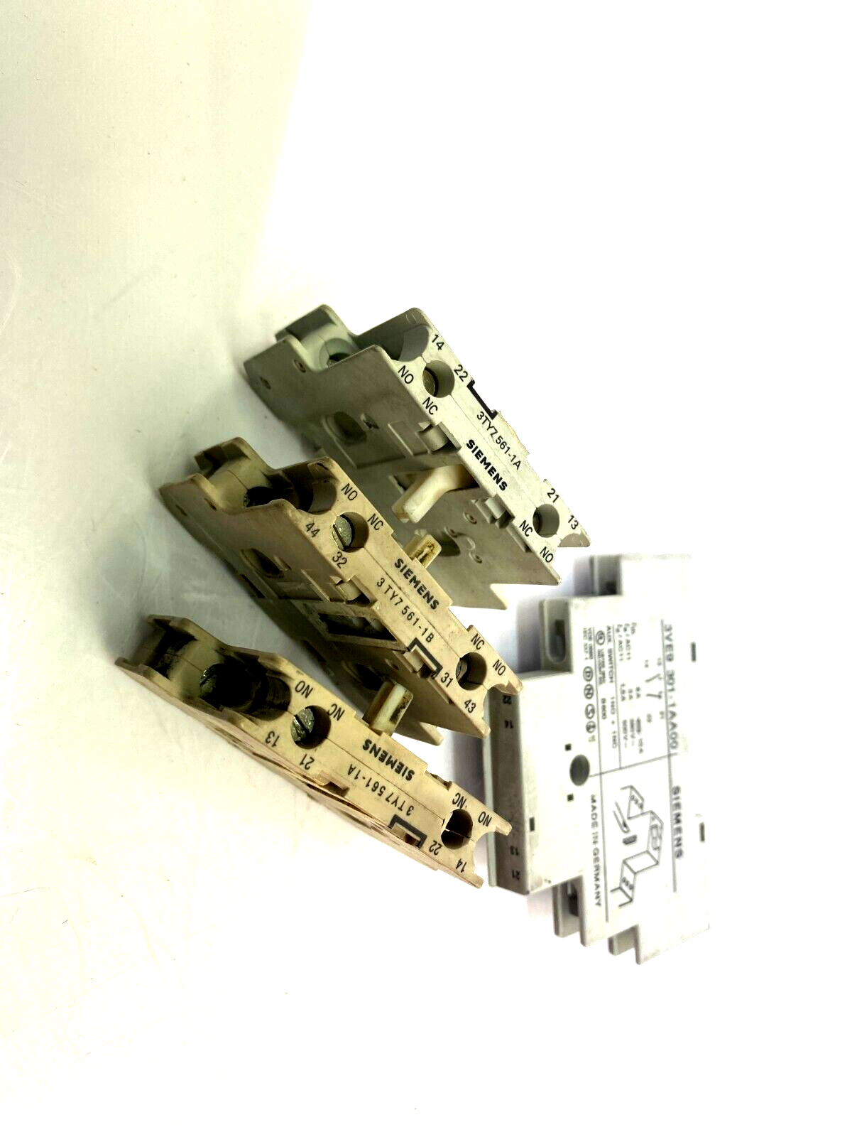 POSTEN..SIEMENS 3VE9 301-1AA00+ 3TY7 561-1A