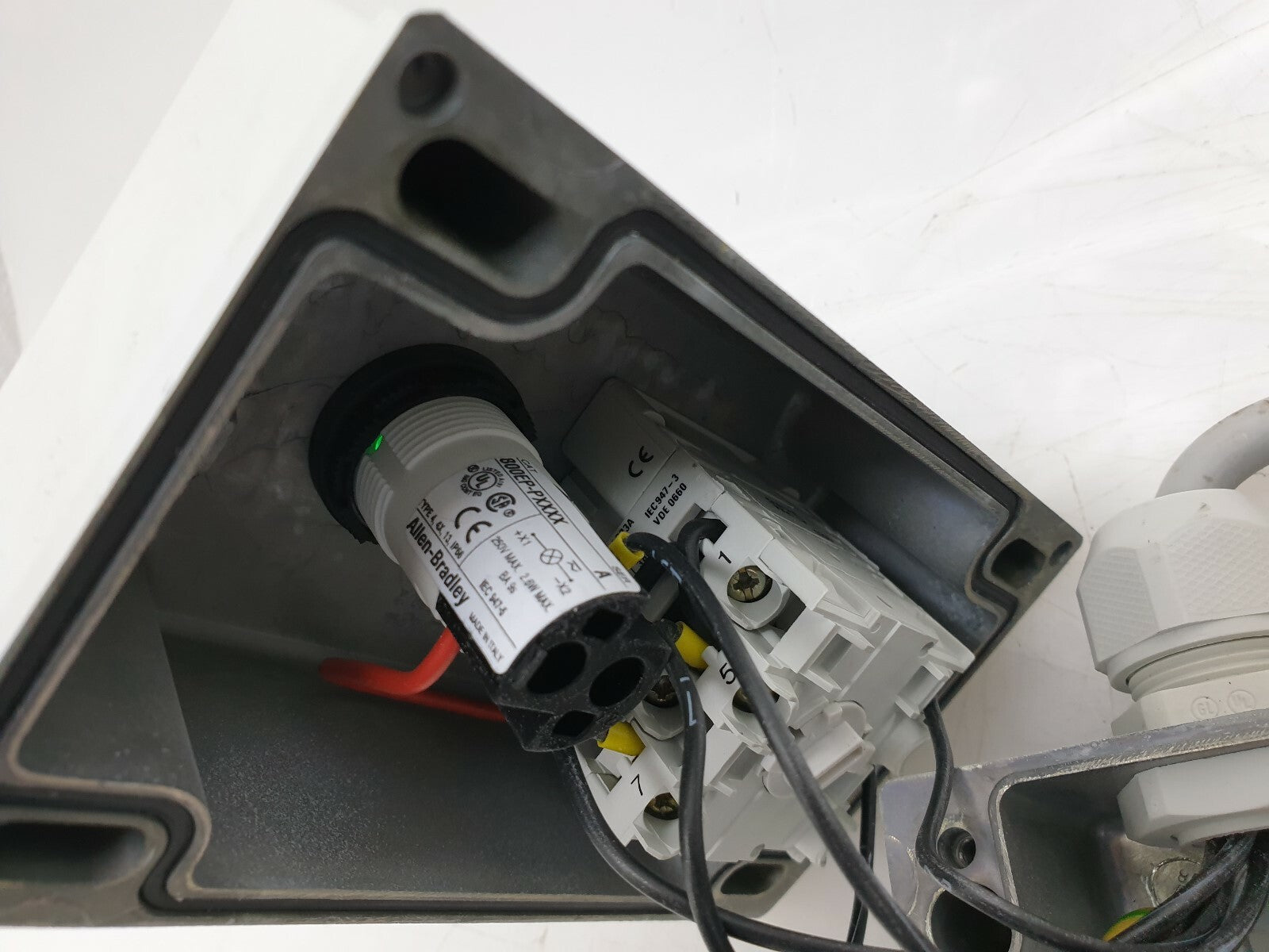 Bediengerät Bedienpult mit Allen Bradley Schalter 194L-E12 "Spannen, Entsp.,.."
