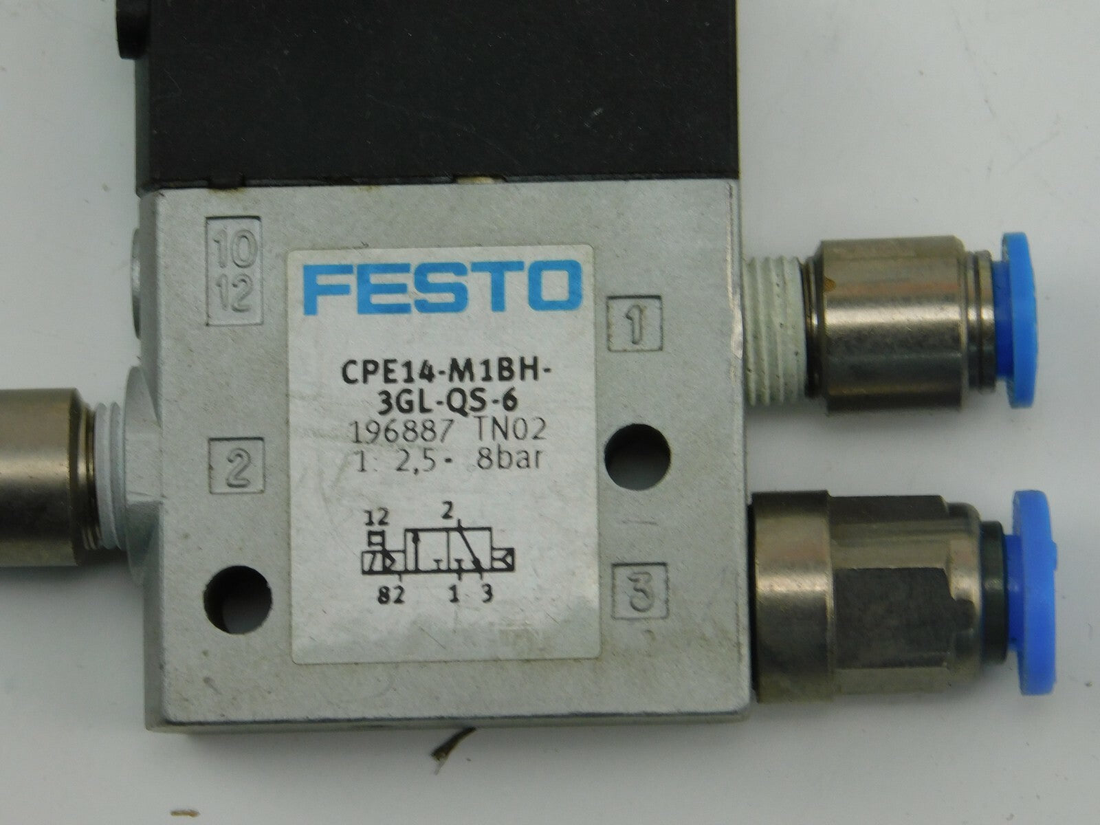 FESTO Magnetventil CPE14-M1BH 3GL-QS-6 196887 2,5 - 8Bar Ca. 1,5 Meter