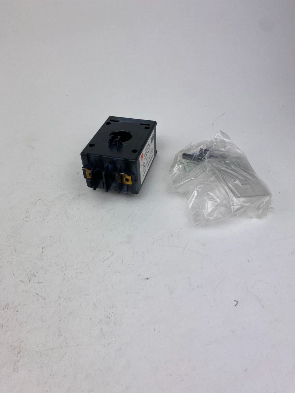 CARLO GAVAZZI TAD 2 50/5A CURRENT TRANSFORMER
