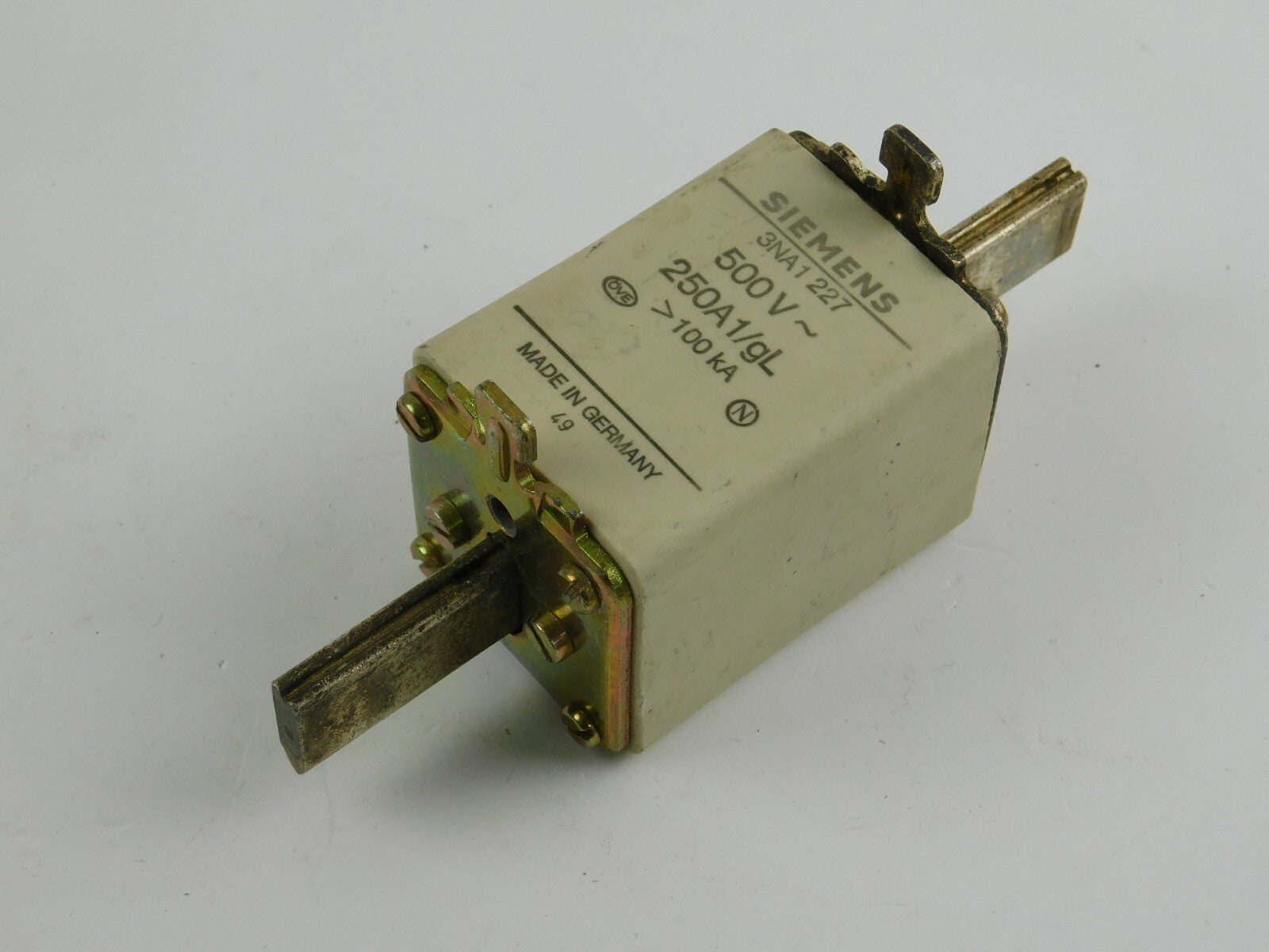Siemens 3NA 1 227 500V 250A1   ** 6 Stück **
