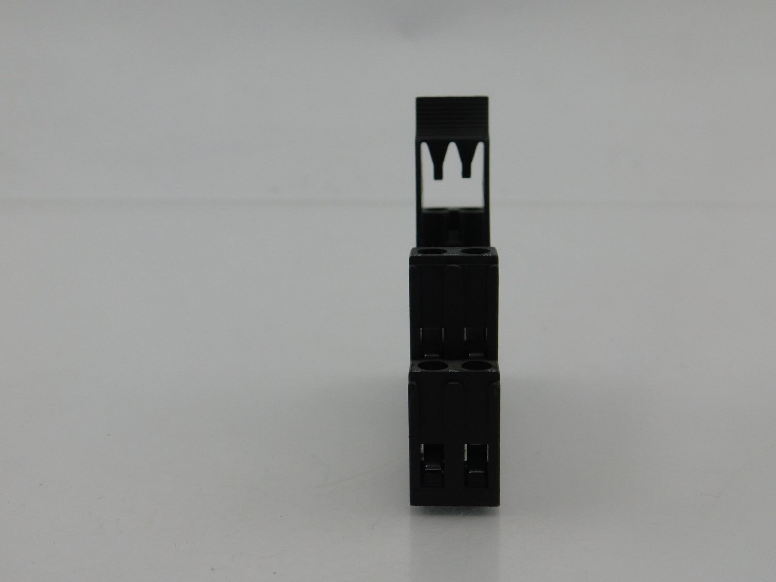 ELESTA ZGE007 154403 12A 300V AC