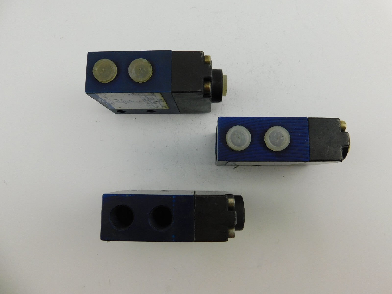 Festo  typ 2330 VL0-3-1/4 /  typ  2328 Vl0-2-1/4 / typ 2324 VL-3-1/4