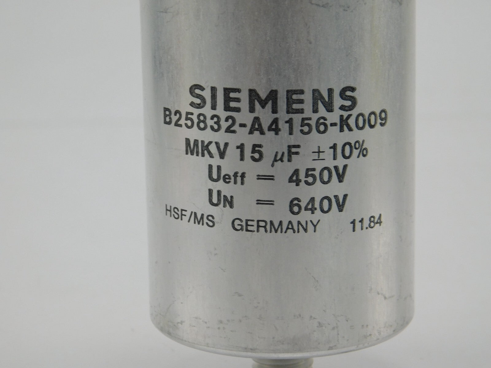 Siemens B25832-A4156-K009 MKV 15µF +-10% Ueff 450V Un 640V