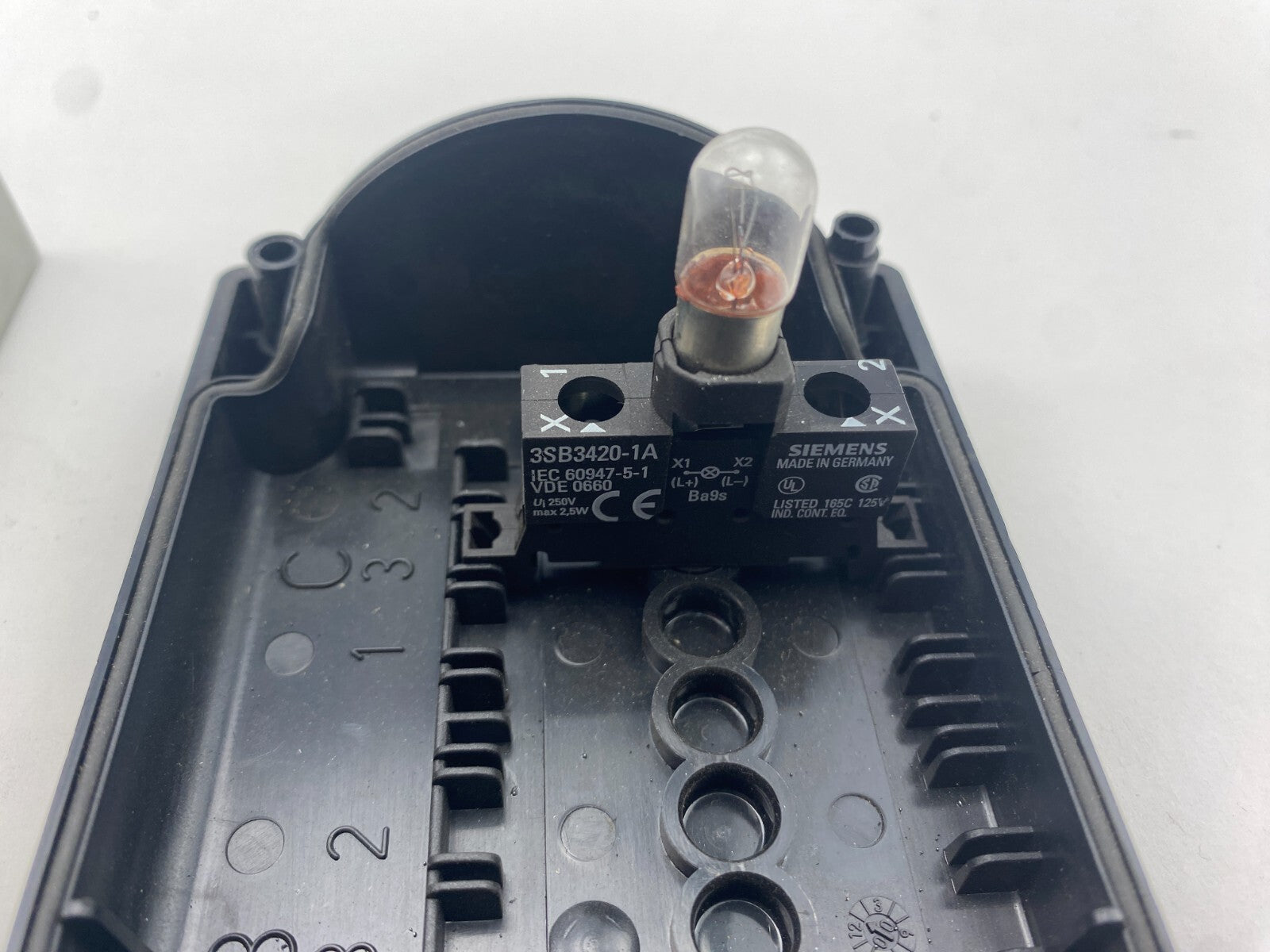 SIEMENS ENCLOSURE TYPE 1,3,4,4X,12+SIEMENS 3SB3420-1A