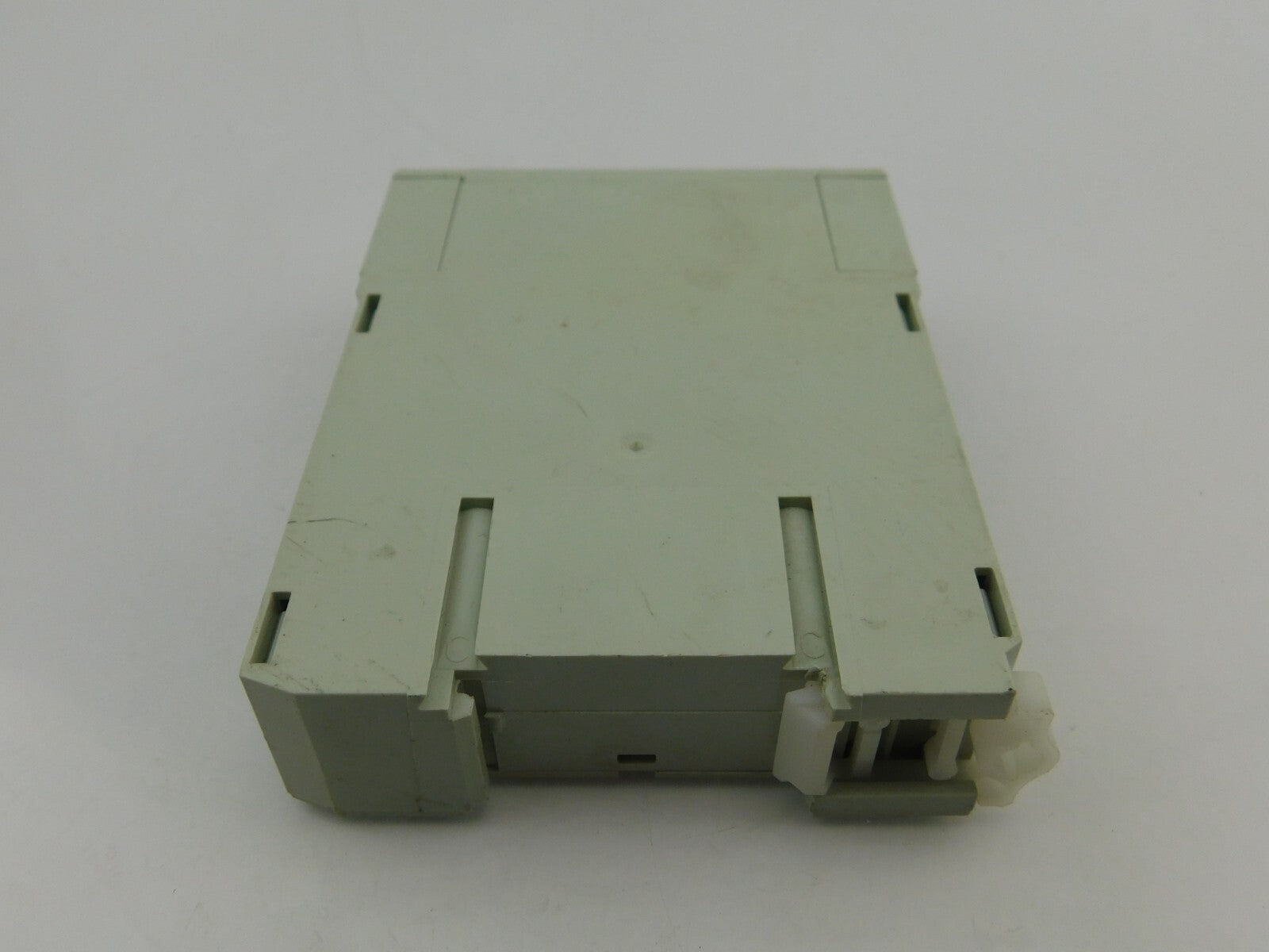 FINDER 8701 0240  AC 24 240 VAC DC 24 48VDC 0,05s 60h P11