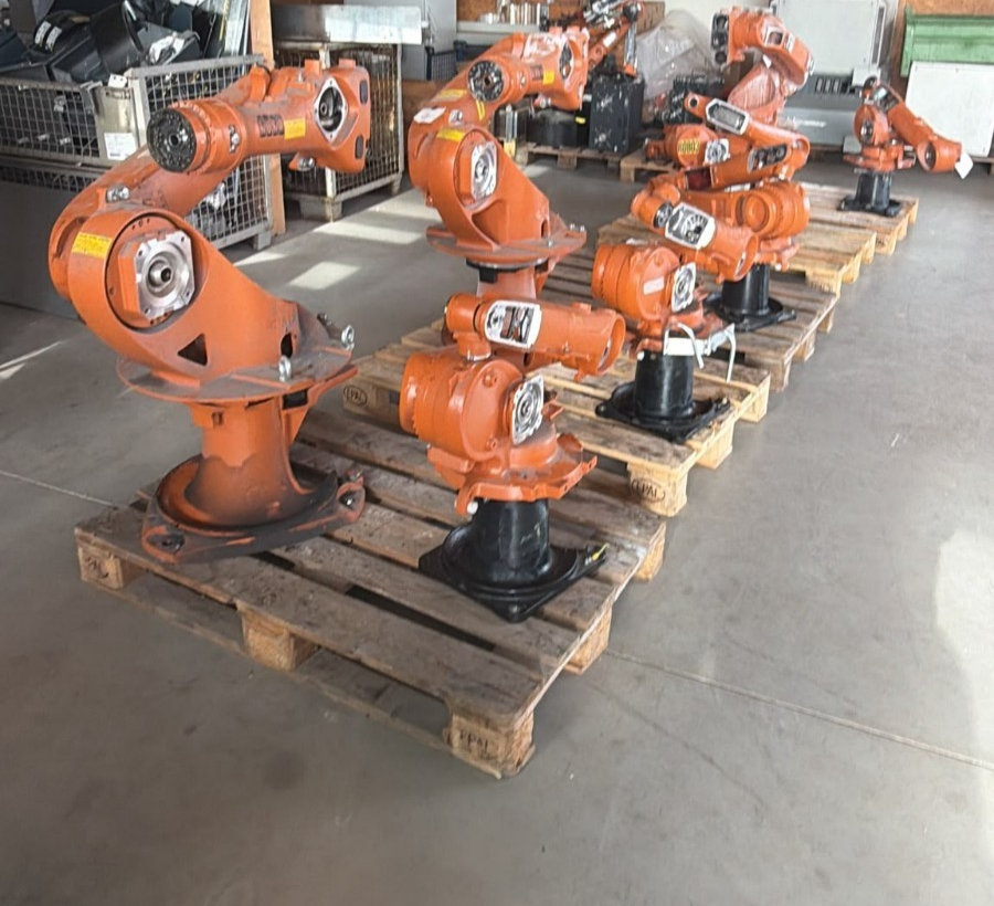 Posten KUKA Roboterarme KR10 und VKR 16 ausgeschlachtet ohne Motoren und Kabel