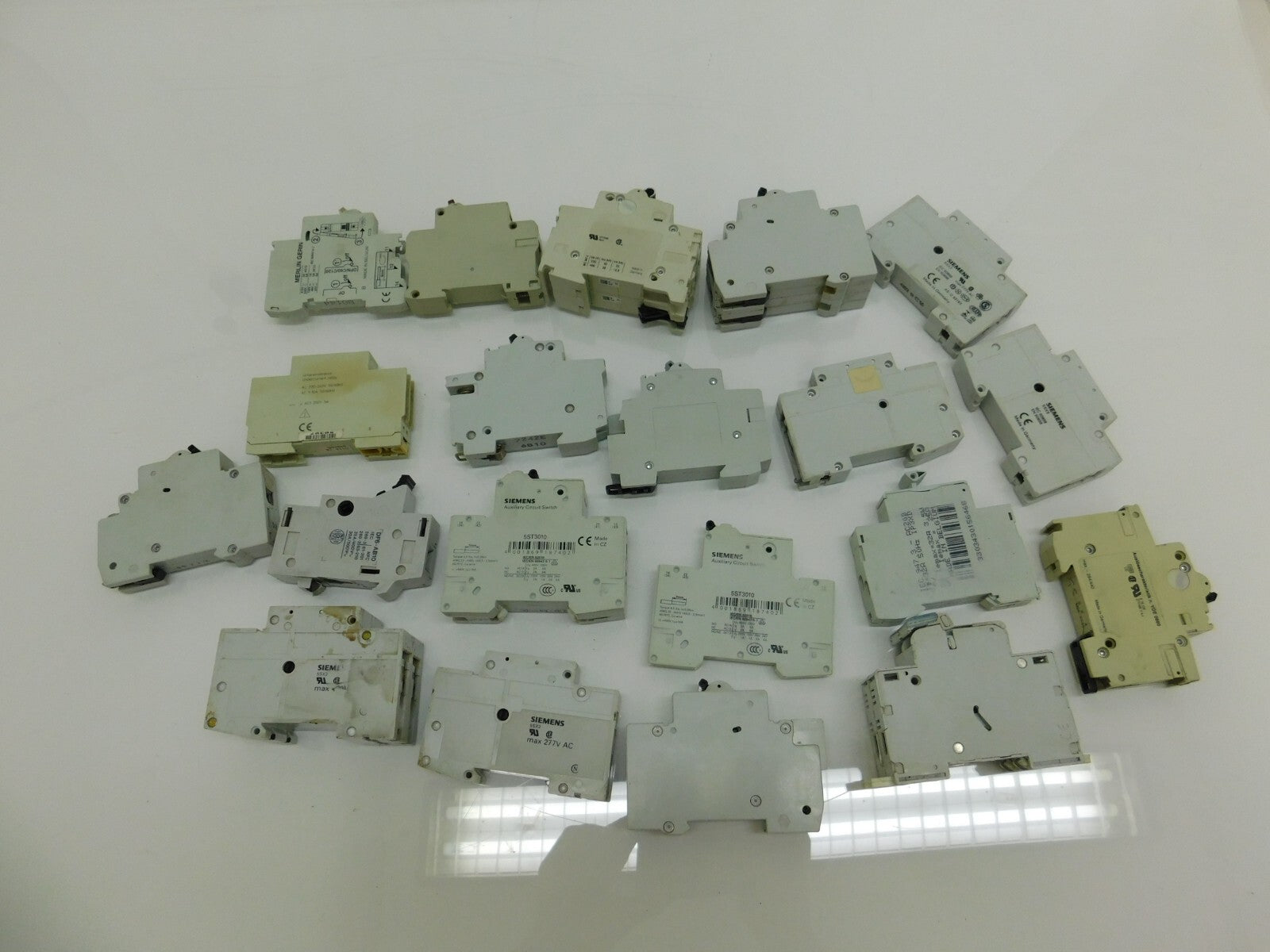 Posten Legrand 058 28 ABB S202 P K 6 A Moeller FAZ L10A Siemens 5SX2 Schneider
