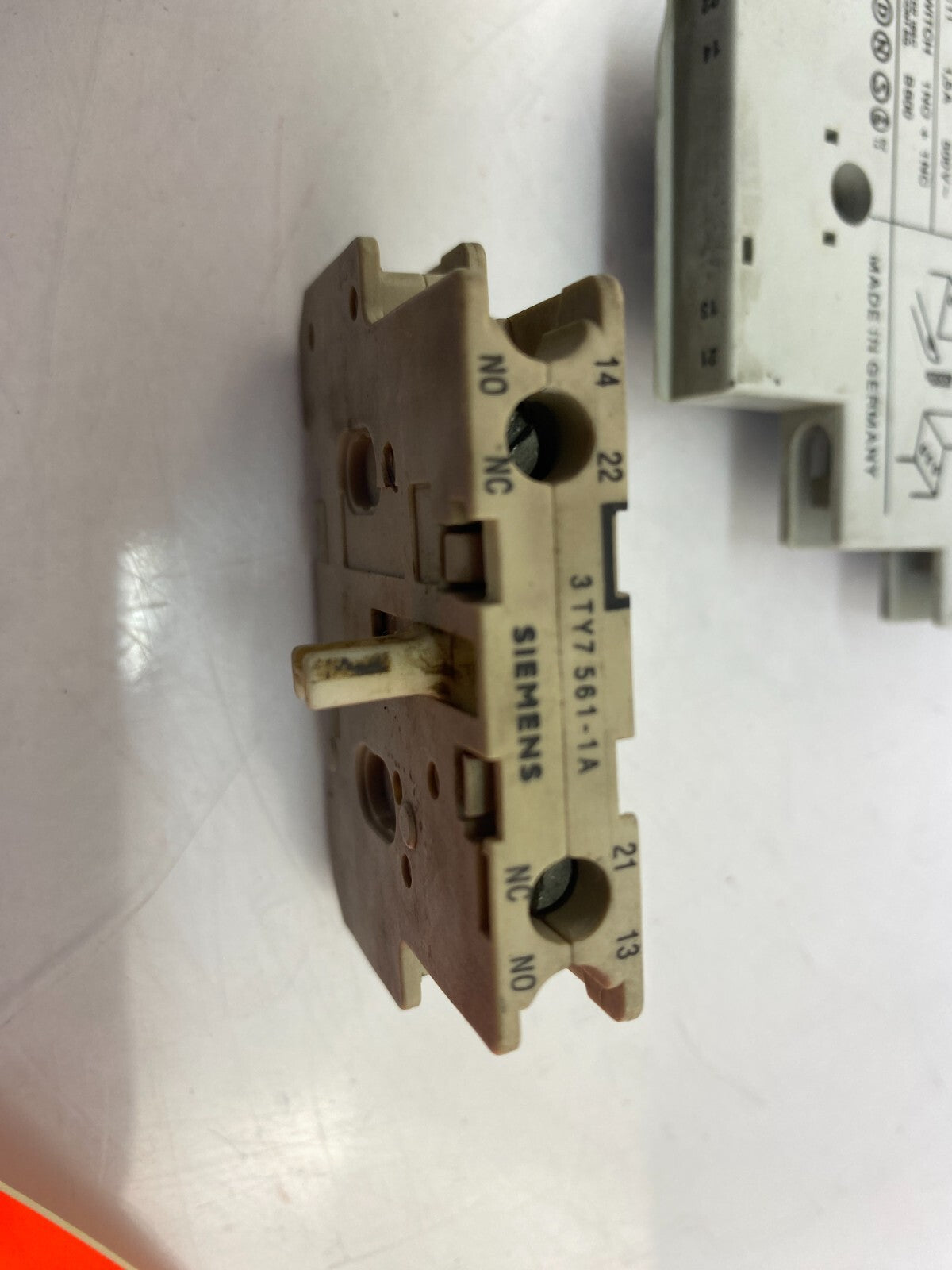 POSTEN..SIEMENS 3VE9 301-1AA00+ 3TY7 561-1A