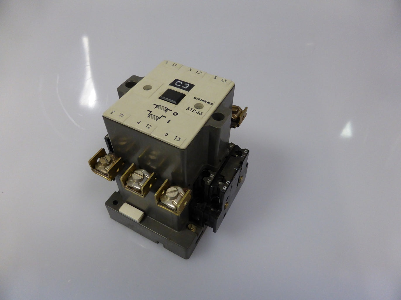 siemens 3TB46 14-0A   48 V 50 Hz