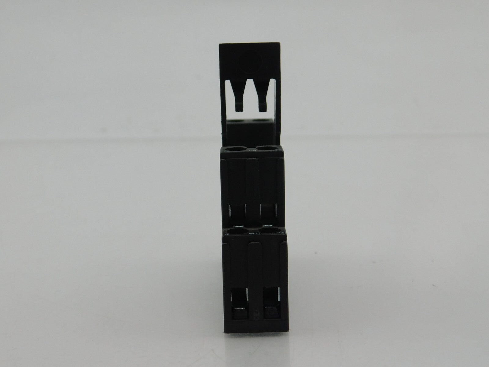 ELESTA ZGE007 154403 12A 300V AC