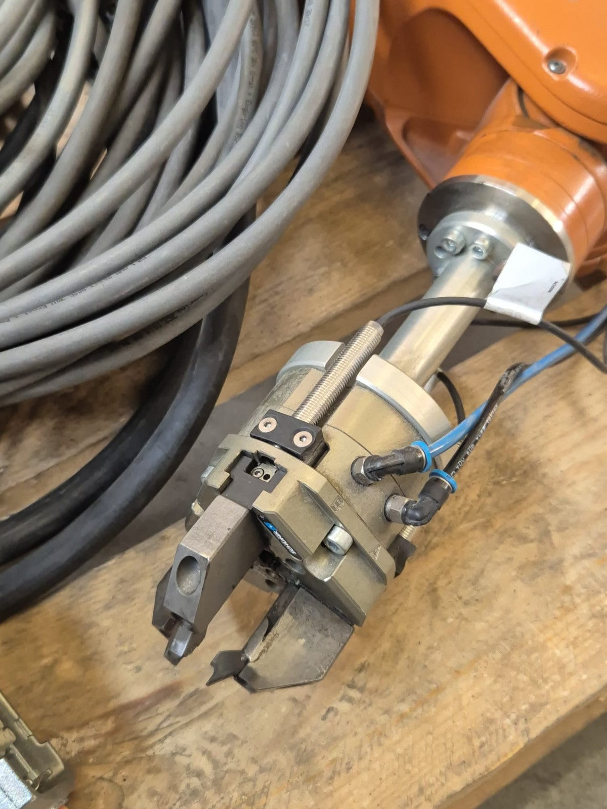 KUKA Roboter Komplett KR 10 R1100 sixx  VKR C4 compact Bedienpanel 00-216-801