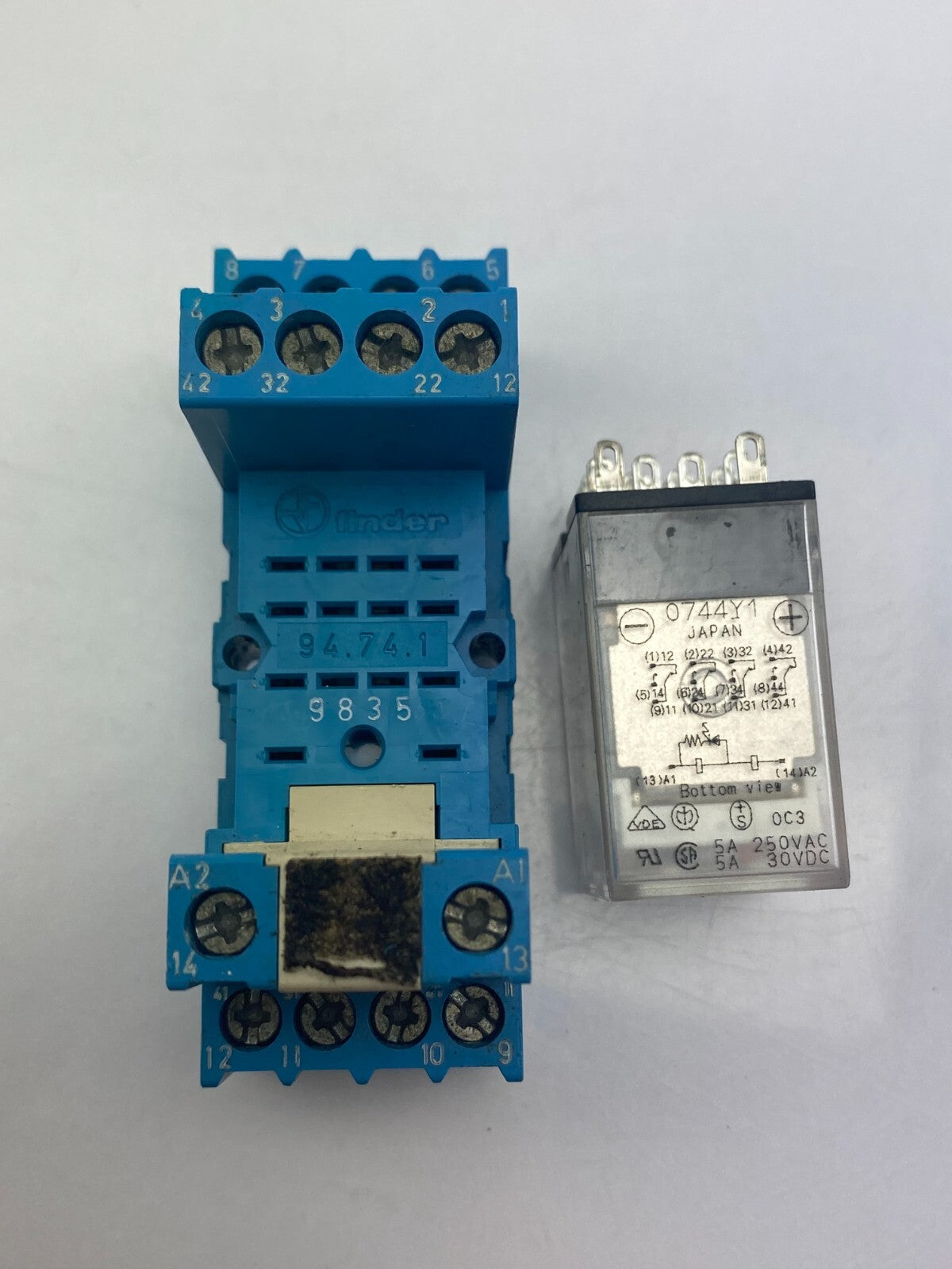 OMRON MY4IN 24VDC  0744Y1+finder 94.74.1