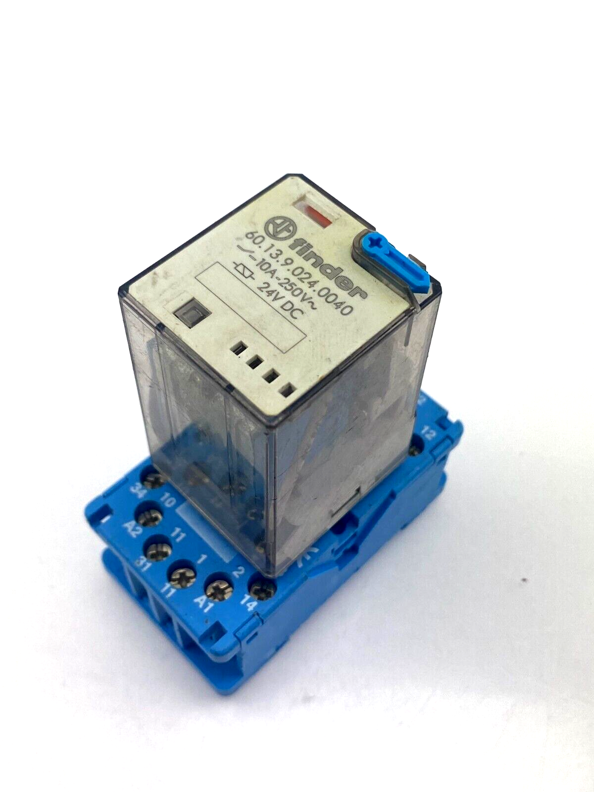 Finder 60.13.9.024.0040 -10A-250V~ 24VDC+finder -0.112 10A 400VAC