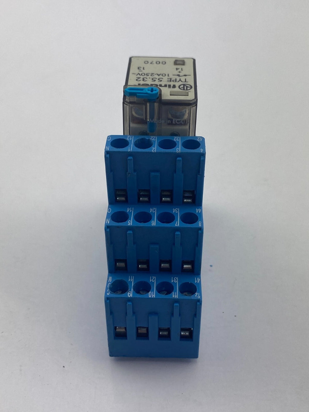 finder TYPE 55.32 10A-250V~ 0070+finder 94.04 ** 2 Stück**
