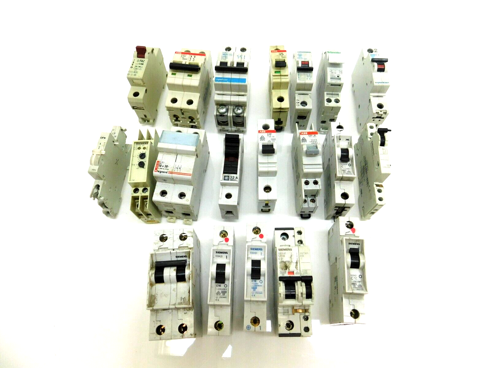 Posten Legrand 058 28 ABB S202 P K 6 A Moeller FAZ L10A Siemens 5SX2 Schneider